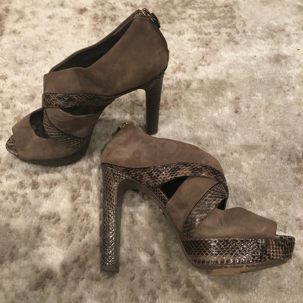 🔥TORY BURCH Snakeskin Heels🔥